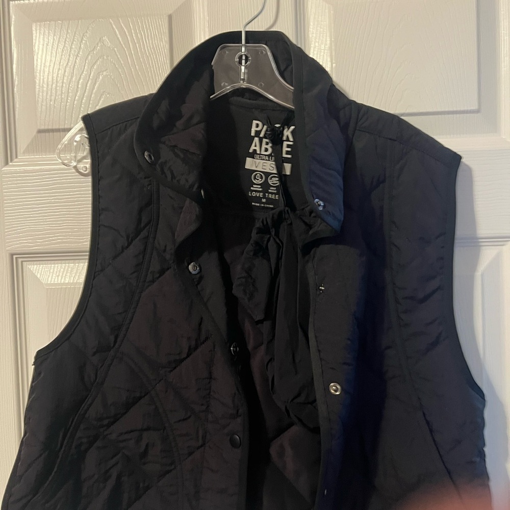 Love Tree Quilted Black Vest - Picture 3 of 3